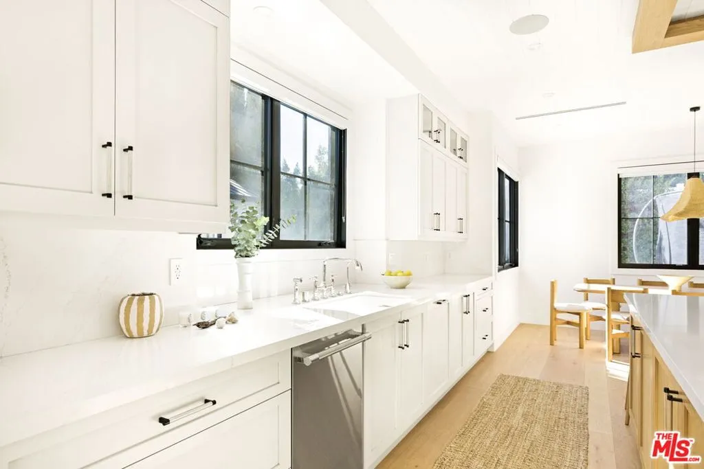 6310 Mirror Lake Drive, Los Angeles, California 90068 home-pic-9